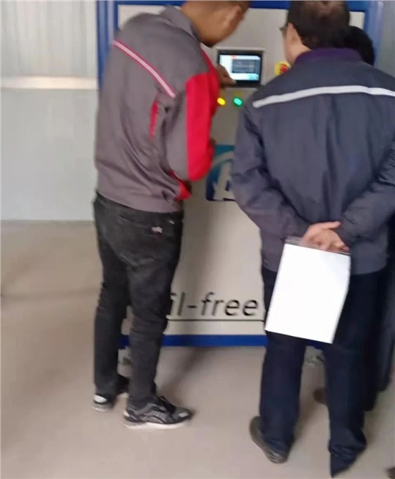 羅茨鼓風機現(xiàn)場調試.jpg 羅茨鼓風機現(xiàn)場調試.jpg