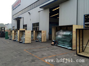 發(fā)往馬來(lái)西亞羅茨風(fēng)機(jī)包裝現(xiàn)場(chǎng) 發(fā)往馬來(lái)西亞羅茨風(fēng)機(jī)包裝現(xiàn)場(chǎng)